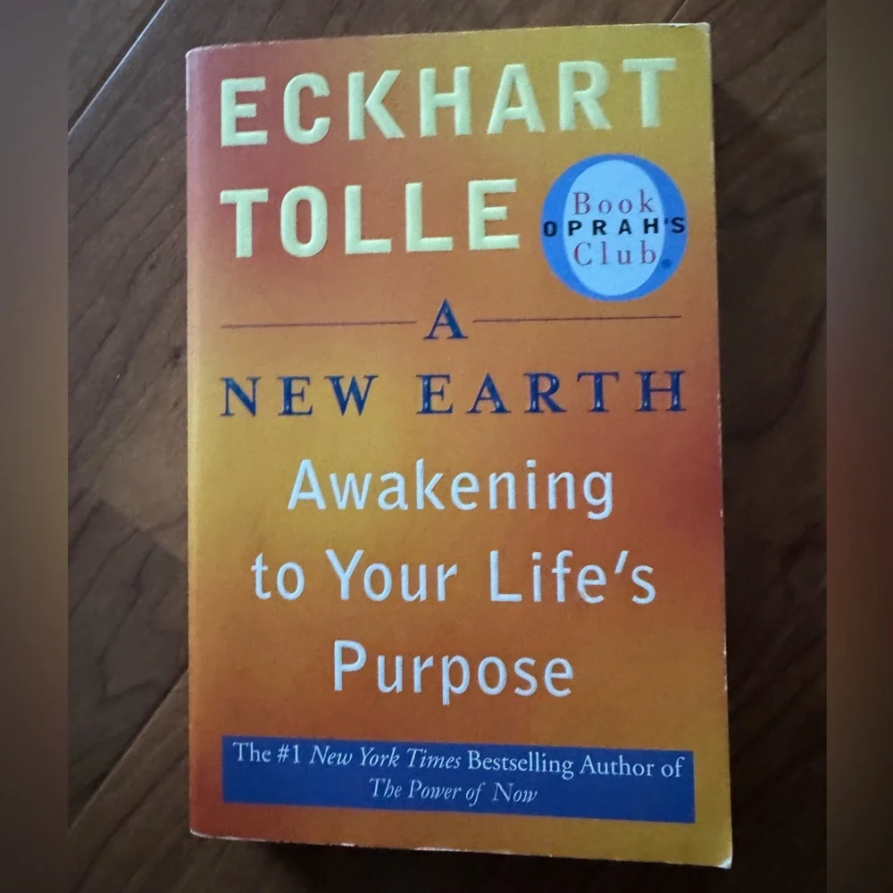 A New Earth by Eckhart Tolle - Awakening to Your Life's Purpose (A) paperback